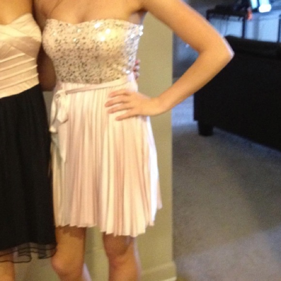 Light pink strapless dress with sequins - Picture 4 of 4